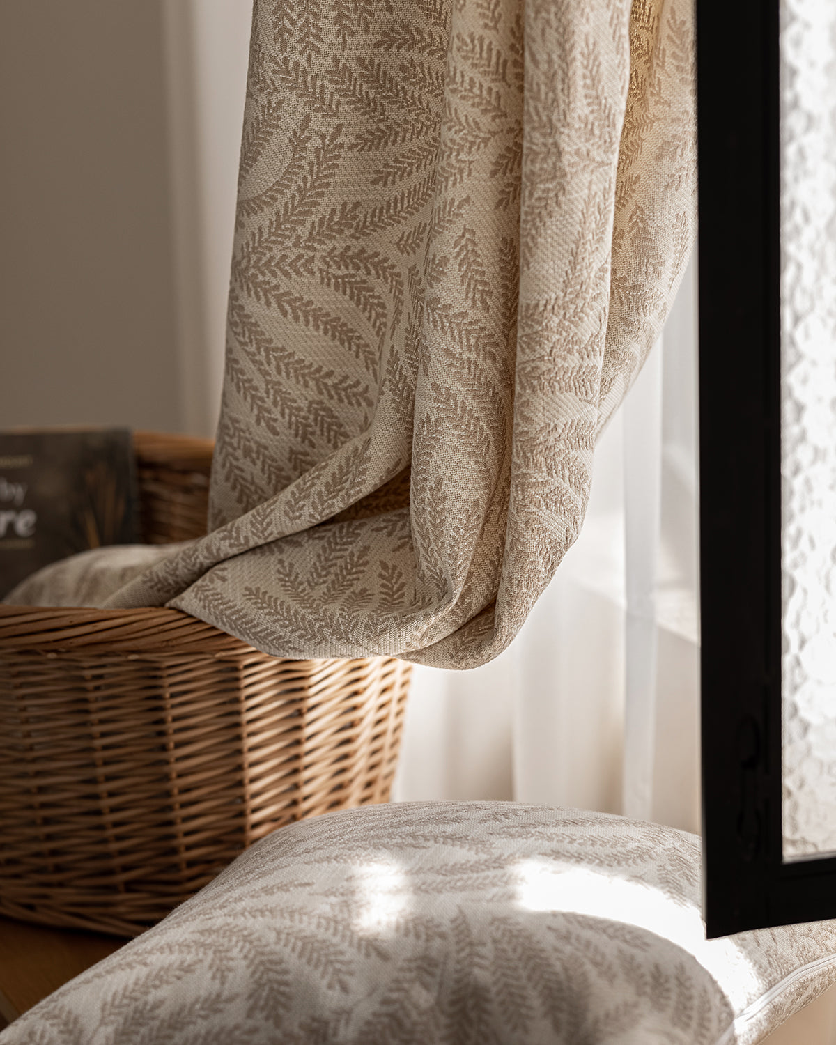 Mila Leaf Pattern Pinch Pleated Drape