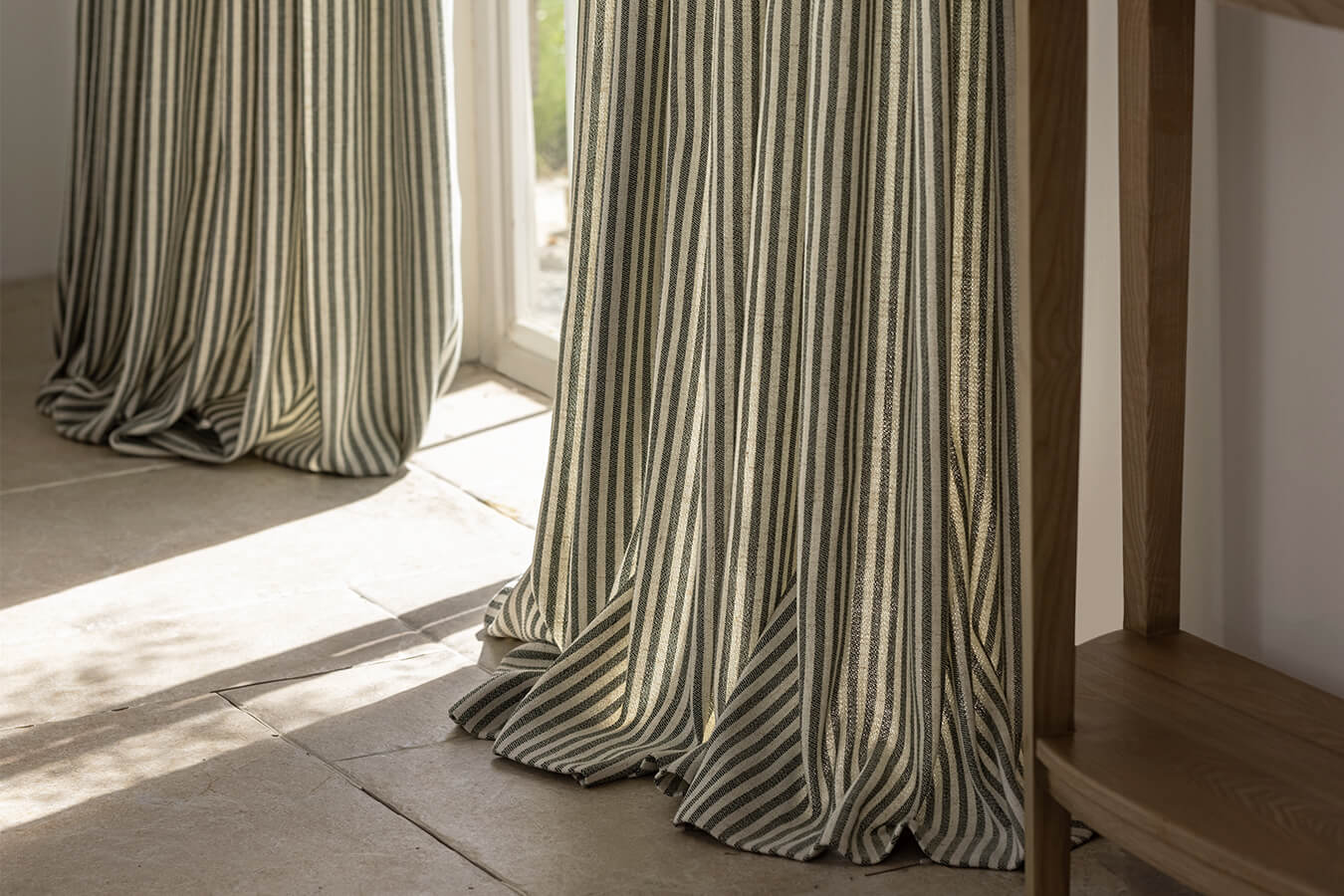 The Physics of Light: How to Choose the Right Curtain Color for Every Direction