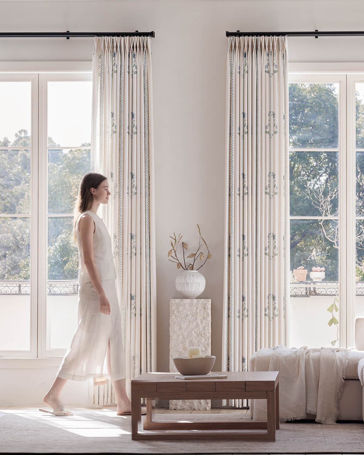 Sunscreen for Your Sofa: Why UV Rays Are the "Invisible Destroyer" of Your Home