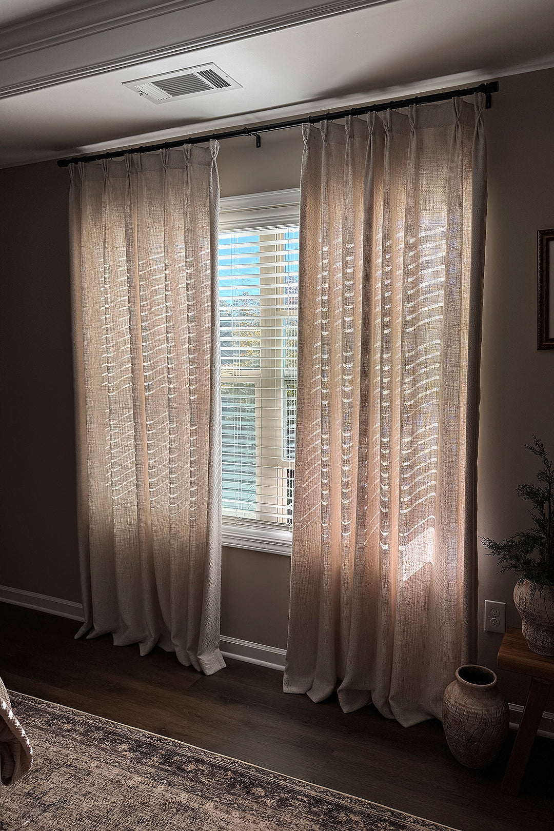 How to Match Curtains with Rugs: 4 Simple Rules for a Cohesive Home