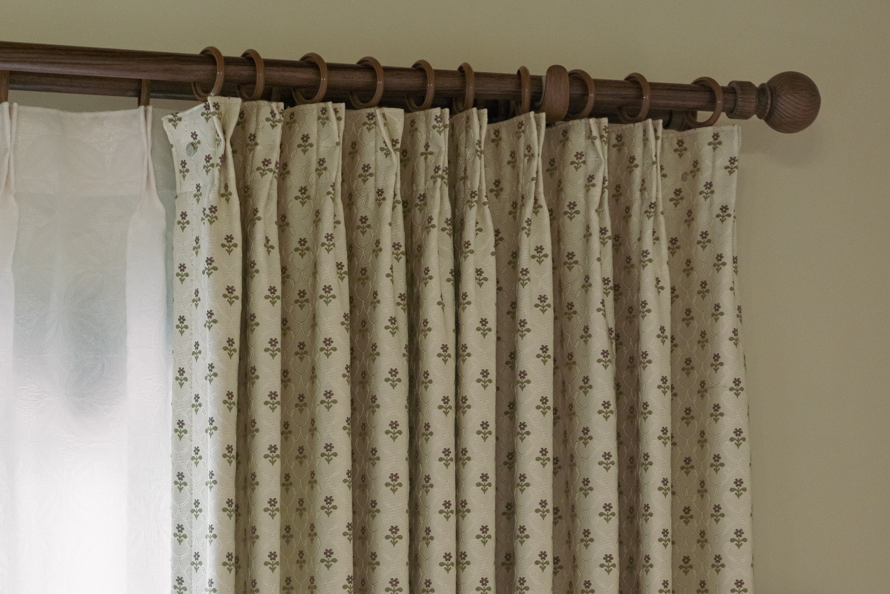 Refined Vintage Florals with a Luminous Touch
