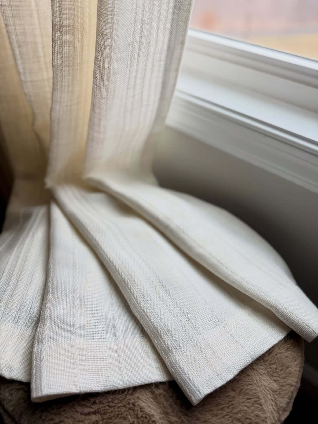 Cortinas elegantes de mezcla de lino con pliegues pinchados – Textura sutil de ondas, filtrado de luz para salas y dormitorios (Hazel)