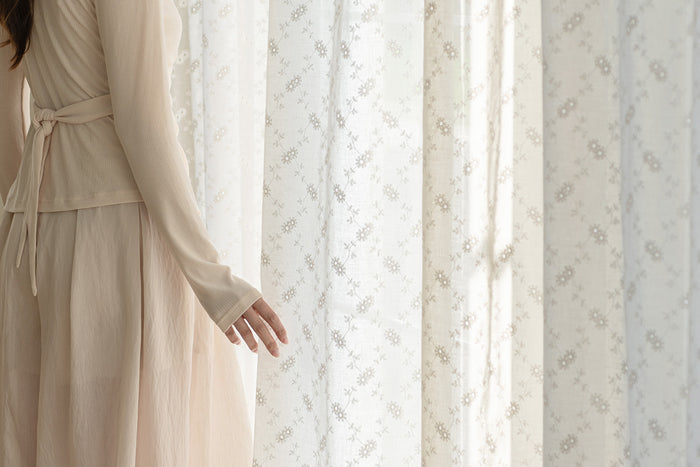 Cozy Elegance Wrapped in Light and Daisy Blooms
