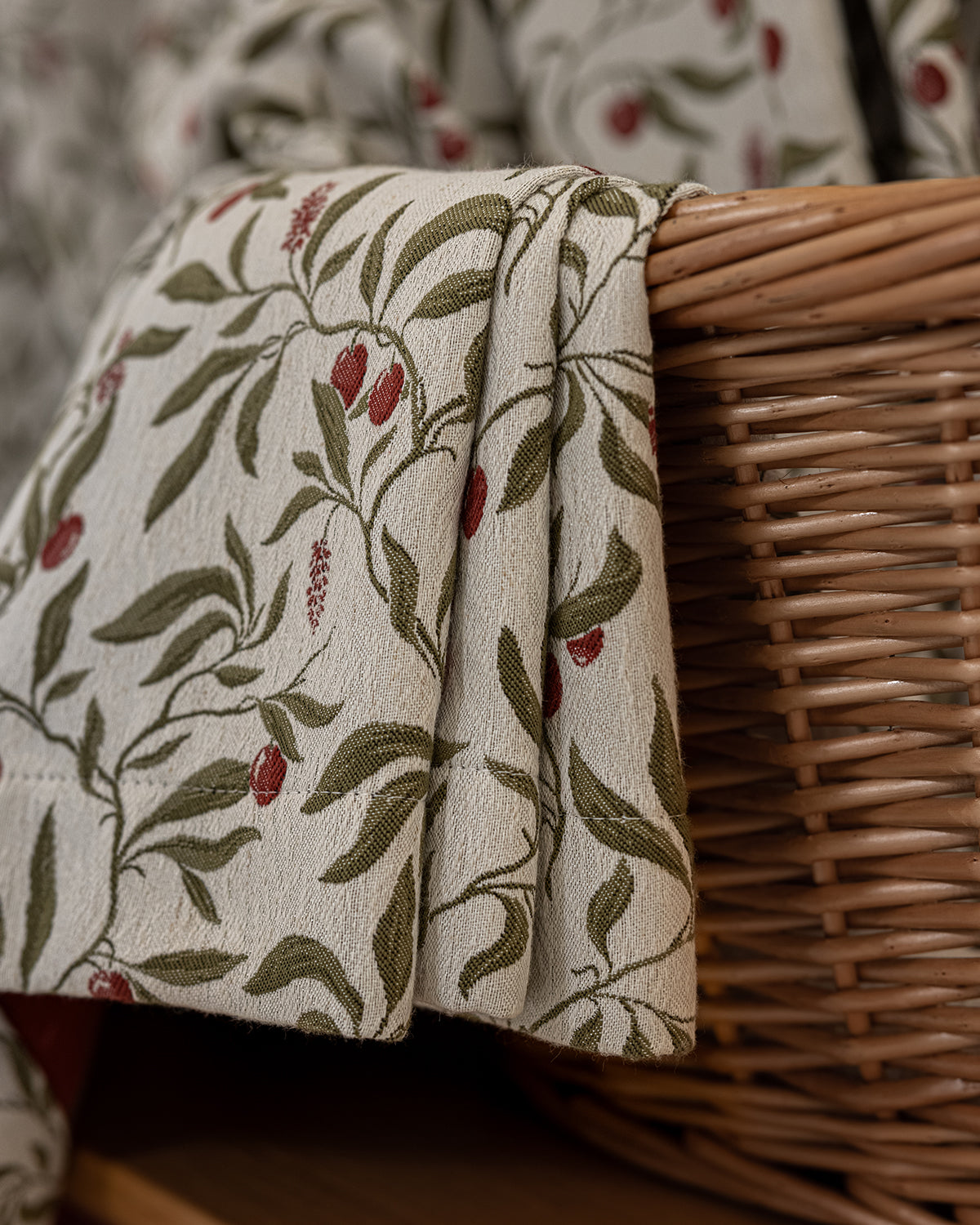 Vivid Accents for Lively Elegance
