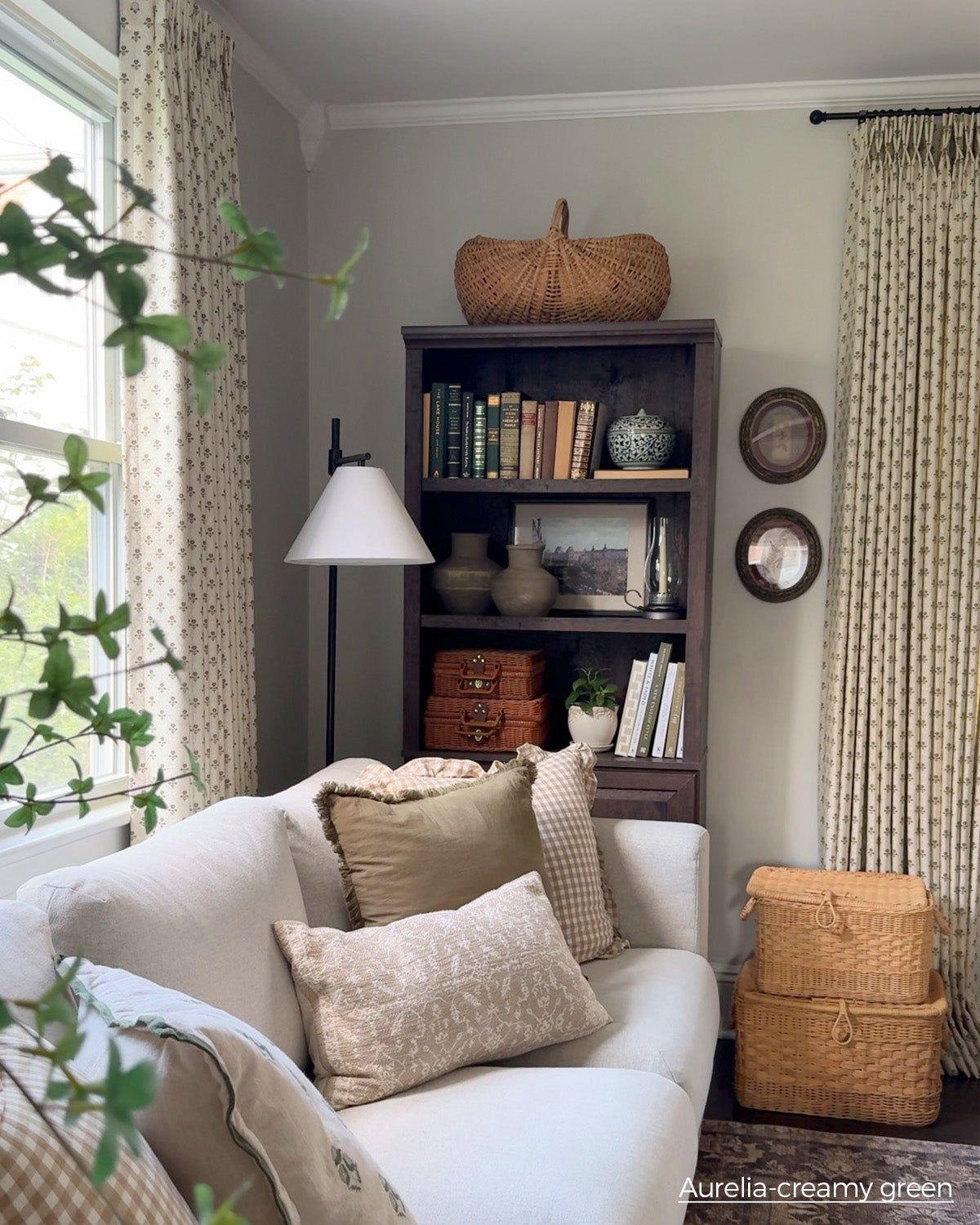 Cortinas Florales Ditsy Aurelia – Diseño con Pliegues Pinchados para Aislamiento Térmico y Oscurecimiento, en Dormitorios y Sala