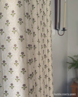 Cortinas Florales Ditsy Aurelia – Diseño con Pliegues Pinchados para Aislamiento Térmico y Oscurecimiento, en Dormitorios y Sala