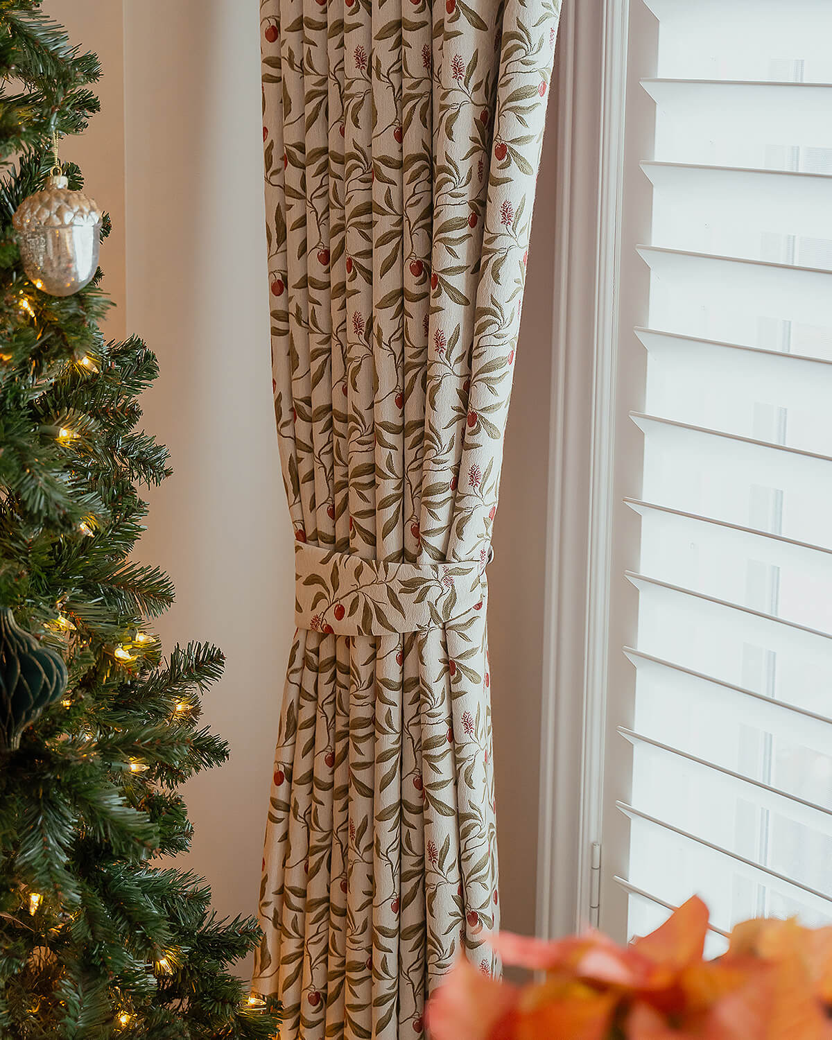 English Country Cottage Curtains – Charming Hawthorn Berry Jacquard, Room Darkening for Living Room & Bedroom (Maribel)